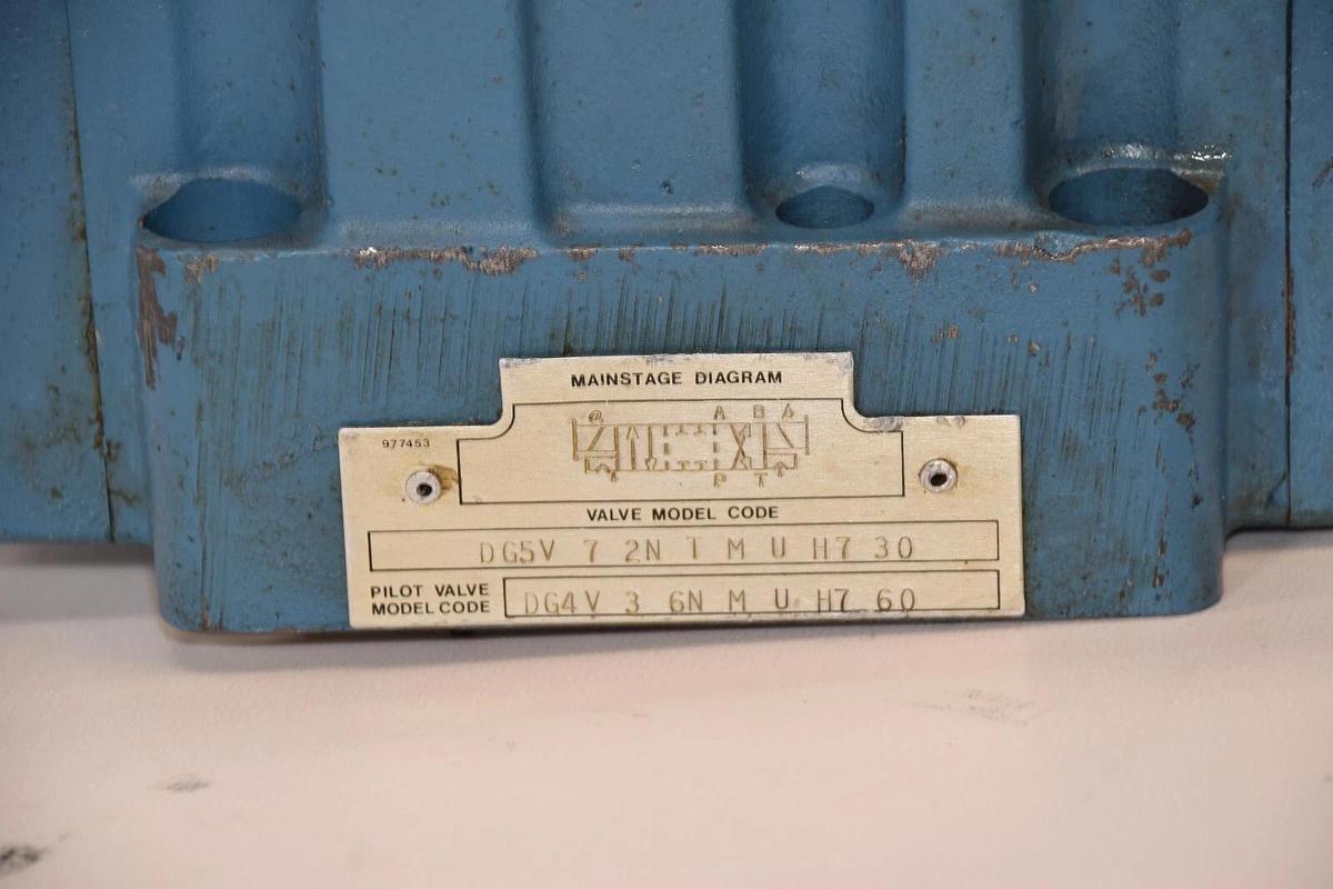 Used VICKERS DG5V-7-2N-T-M-U-H7-30 With DG4V-3-6N-M-U-H7-60 Hydraulic Valve