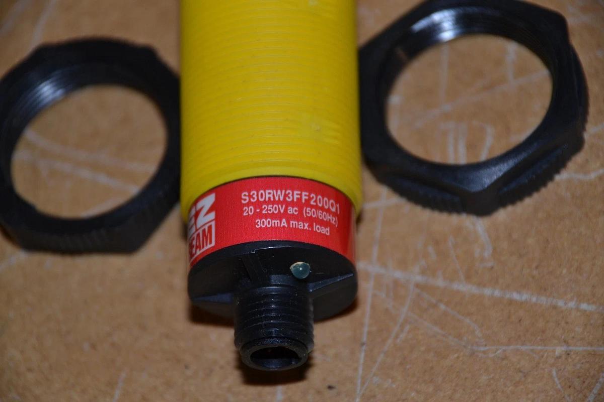 Used BANNER S30RW3FF200Q1 EZ-BEAM FIXED FIELD SENSOR