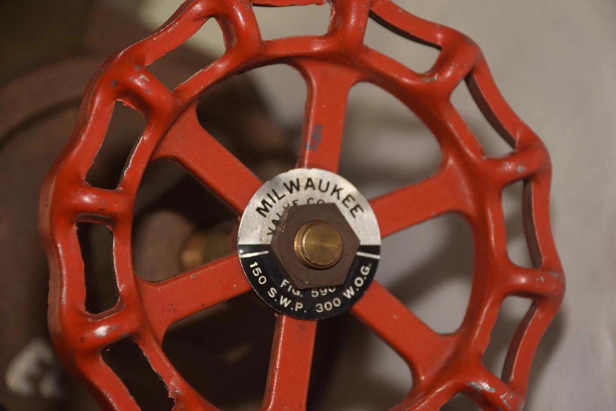 MILWAUKEE 150 S.W.P. 300 W.O.G. 2-1/2" GATE VALVE NEW