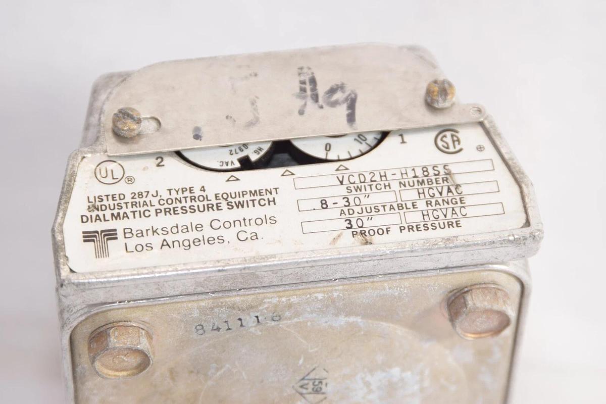 Used BARKSDALE CONTROLS VCD2H-H18SS .8-30HG/Vac 30" HG/Vac Pressure Switch