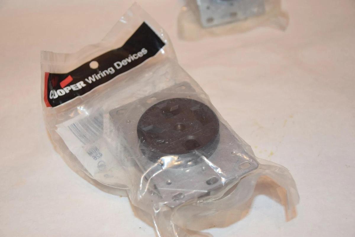 NEW (LOT OF 2) COOPER 1257 30A 125/250V 3P 4 W GROUNDING DRYER FLUSH RECEPTACLE