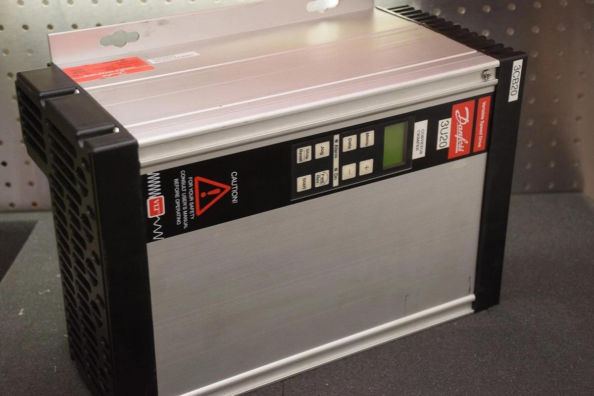 Used DANFOSS Variable Speed Drive, VLT 3003 VLT3003 175H1733  440-500V