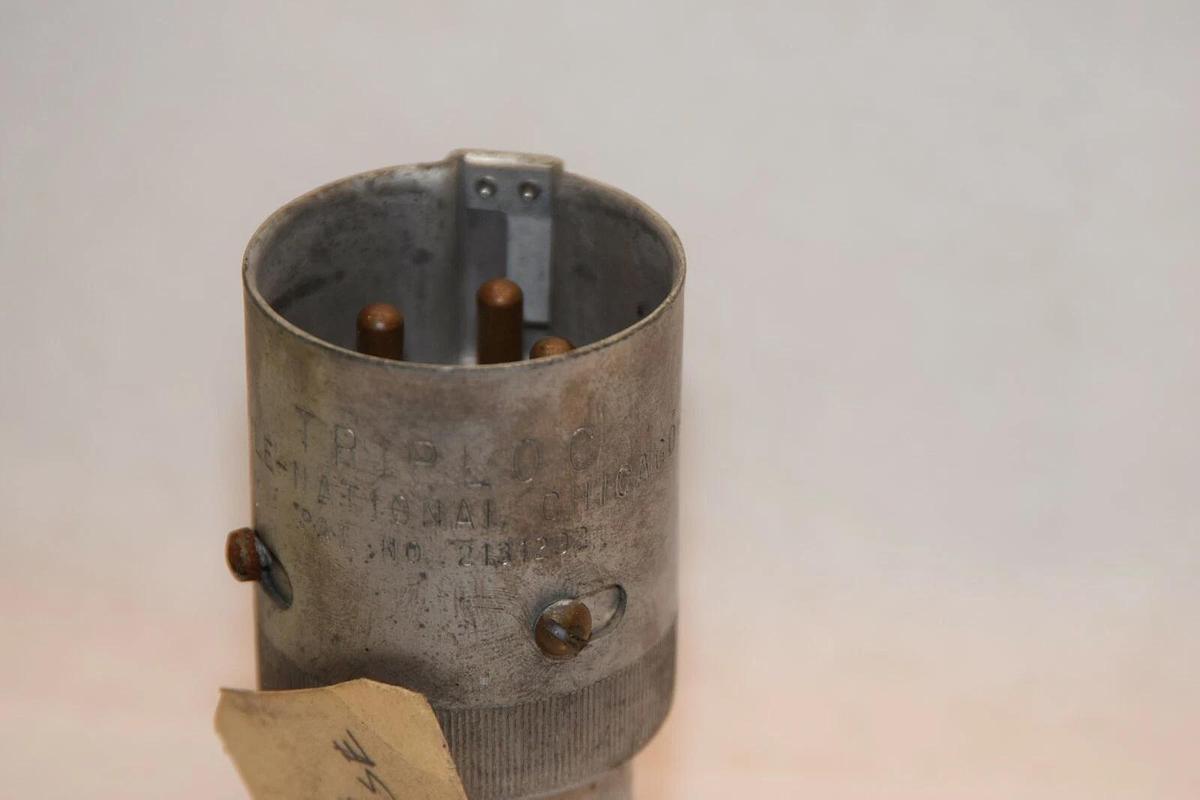 (NEW) PYLE NATIONAL Triploc DB Series 4 Pin Plug