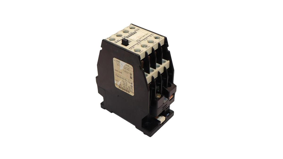 Used Siemens 3TH82 62-0A , 3TH8262-0A 220V 50/60Hz Contactor (Lot of 5)