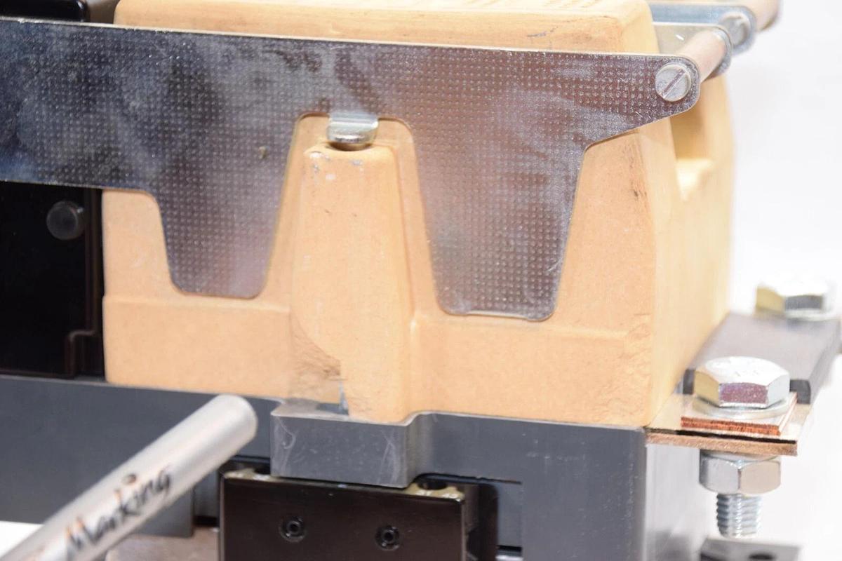 Used SIEMENS 3TC5217-0A , 3TC52170A 2P Contactor With 24V Coil *Chip*