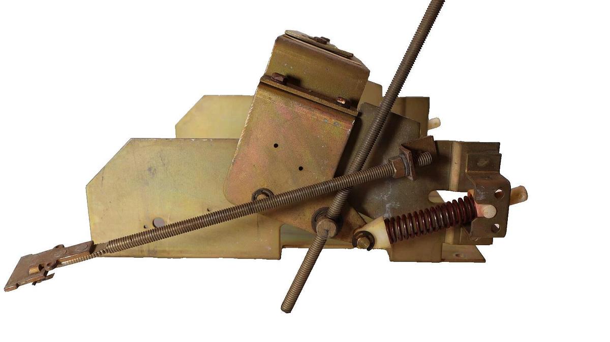 Used SQUARE D Circuit Breaker Operating Mechanism 9422 RT-1 9422-RT1 Ser C