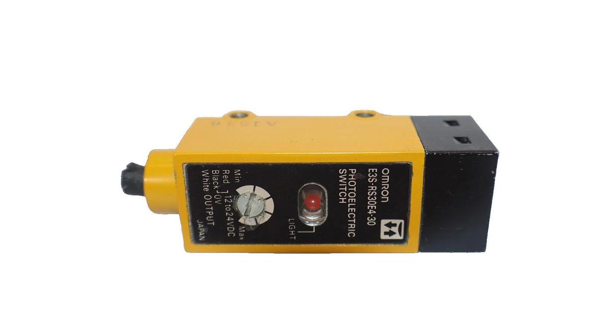 Used Omron  Photoelectric Switch E3S-RS30E4-30 , E3SRS30E430