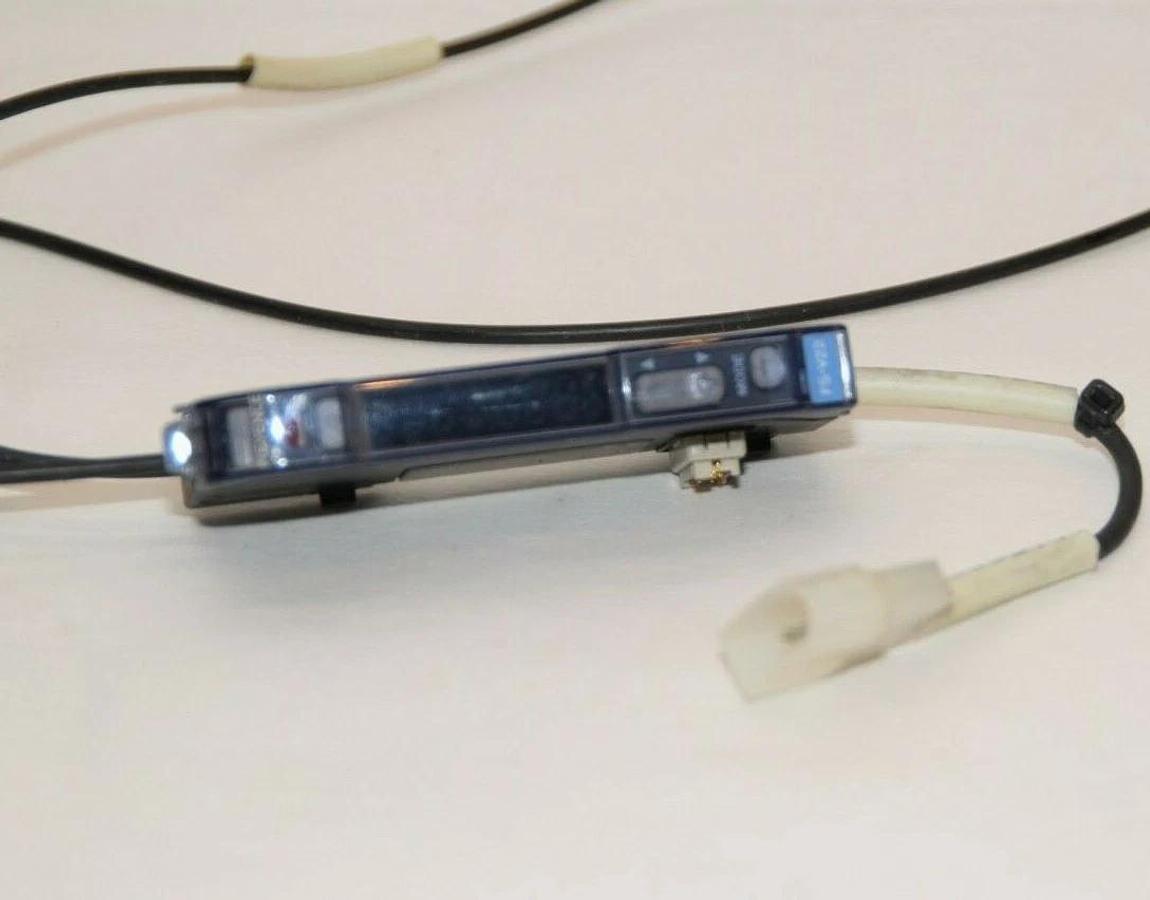 Used KEYENCE CORPORATION FS-V22 FSV22 Fiber Optic Sensor Amplifier