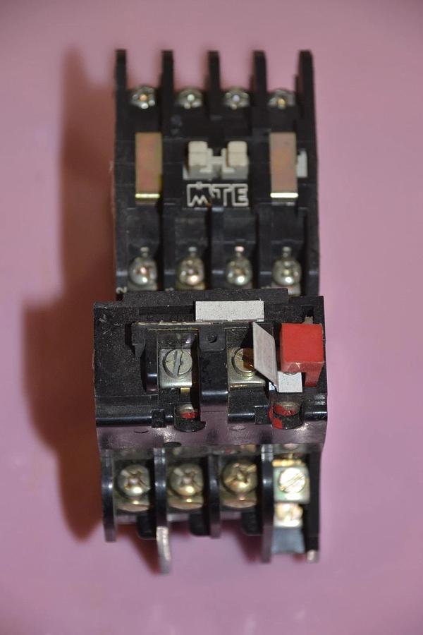 Used MTE CONTACTOR AXCR 0410 AXCR0410 AXCR-0410 110V 60 HZ AC-3 BS 4941 AXTO