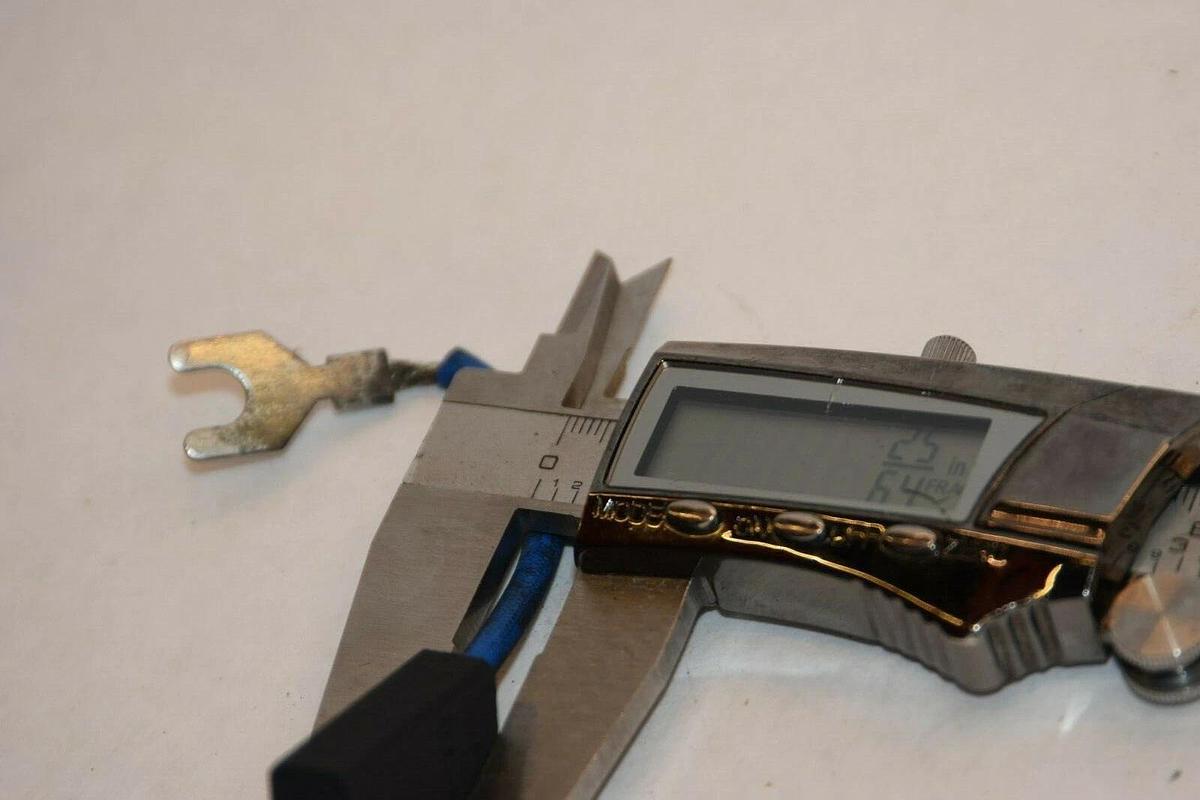 (NEW) RELIANCE 419904-51A 0451A Carbon Brush *ONE Brush*