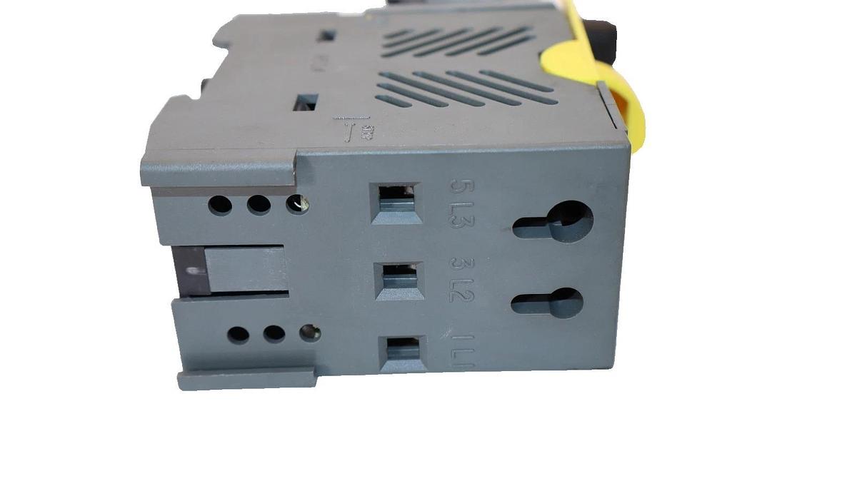 Used BUSSMANN OPTIMA OPM-1038RSW Fuse Holder & Disconnect Switch BDNF 32 Switch