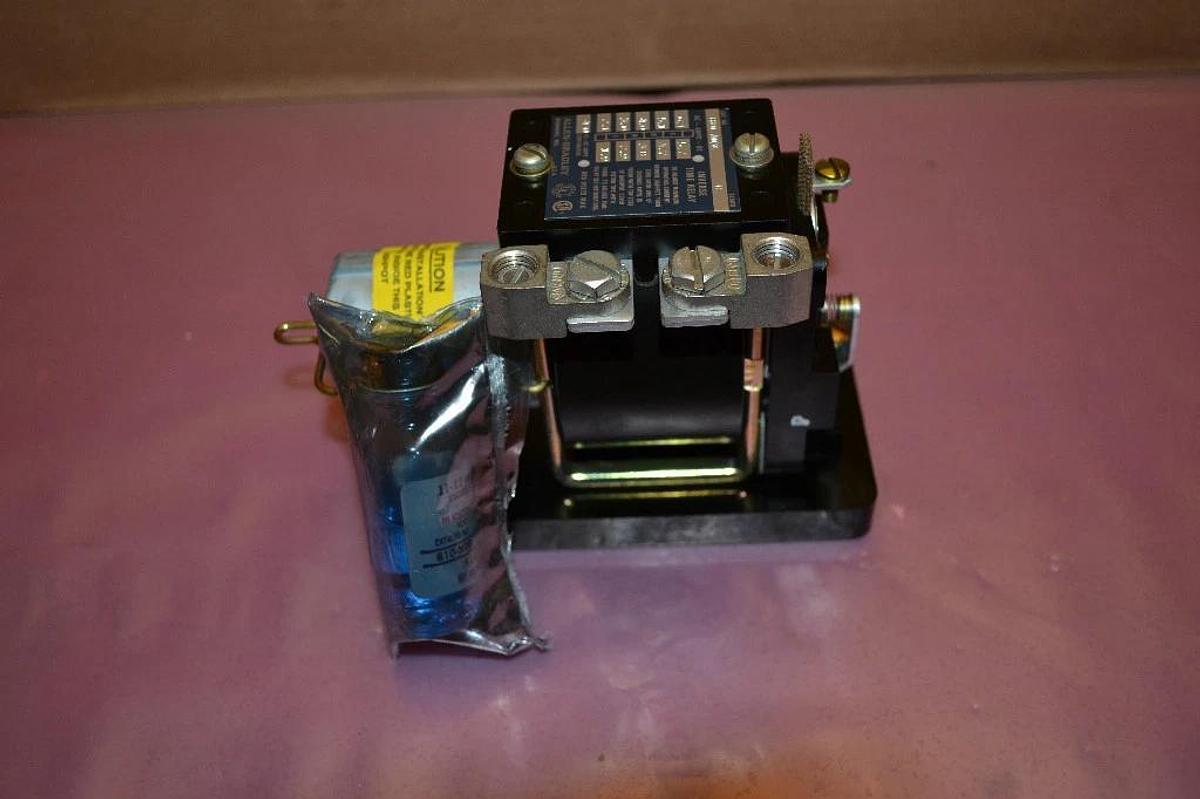 Allen Bradley Overload Relay 810-A03C 810 A03C 810A03C 600V 600 V NEW