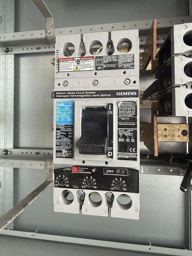 Used Siemens P4E75ML400ETS P4 Panelboard 400A 480/277V 3PH 400 Amp 3 Breaker Mbpass