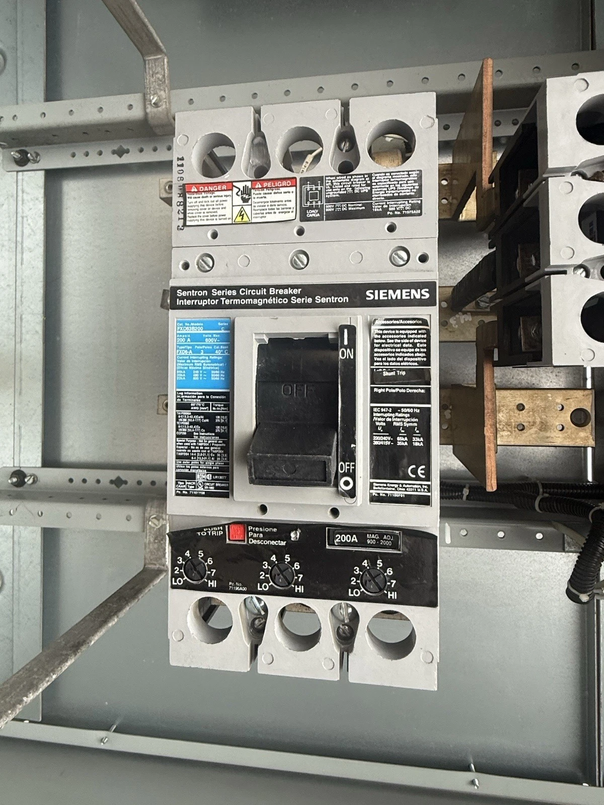 Used Siemens P4E75ML400ETS P4 Panelboard 400A 480/277V 3PH 400 Amp 3 Breaker Mbpass