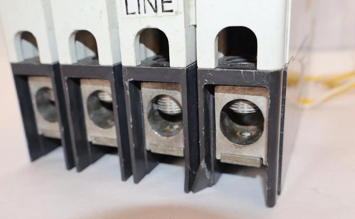 Used Westinghouse Cutler Hammer Circuit Breaker 250a JD35k JD4250F 4p 600v 225a trip