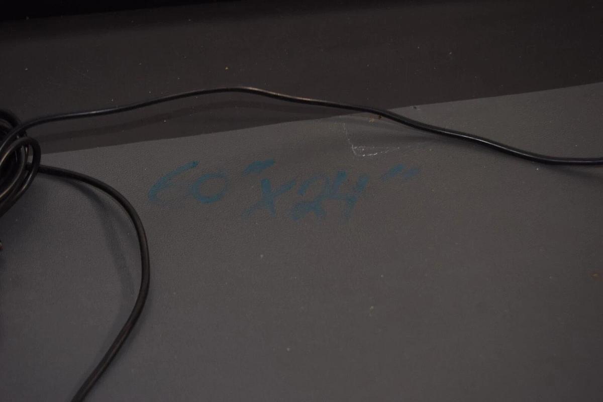 Used ARATRON AEI-DT020 ESD Monitor w/ 2 Mats 47"x36" & 60"x24" Wearwell Desk Mat Kit