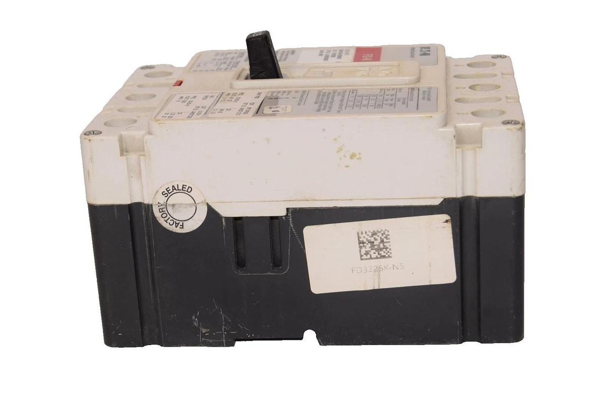 Used Eaton FD3225K Circuit Breaker 225A 225 Amp 3P 600V FD-K w/ shunt trip SNT1RP08K