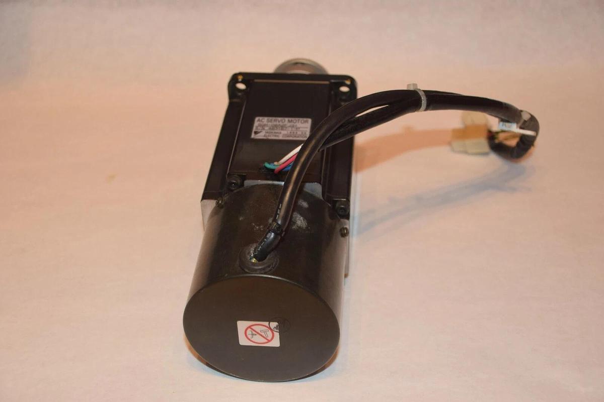 Used YASKAWA ELECTRIC AC Servo Motor  SGM-08A2FJ31   SGM-08A2F J31