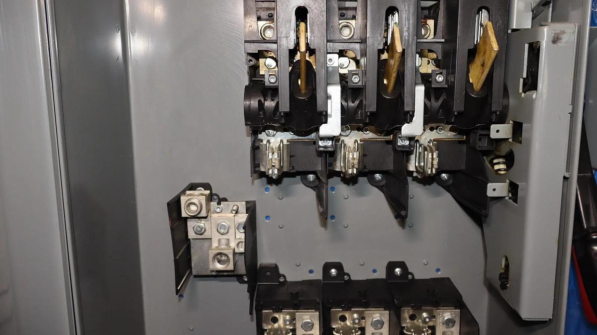 Used Square D 200A Safety Switch Disconnect H364 200 Amp Fusible 3P 4W 600v