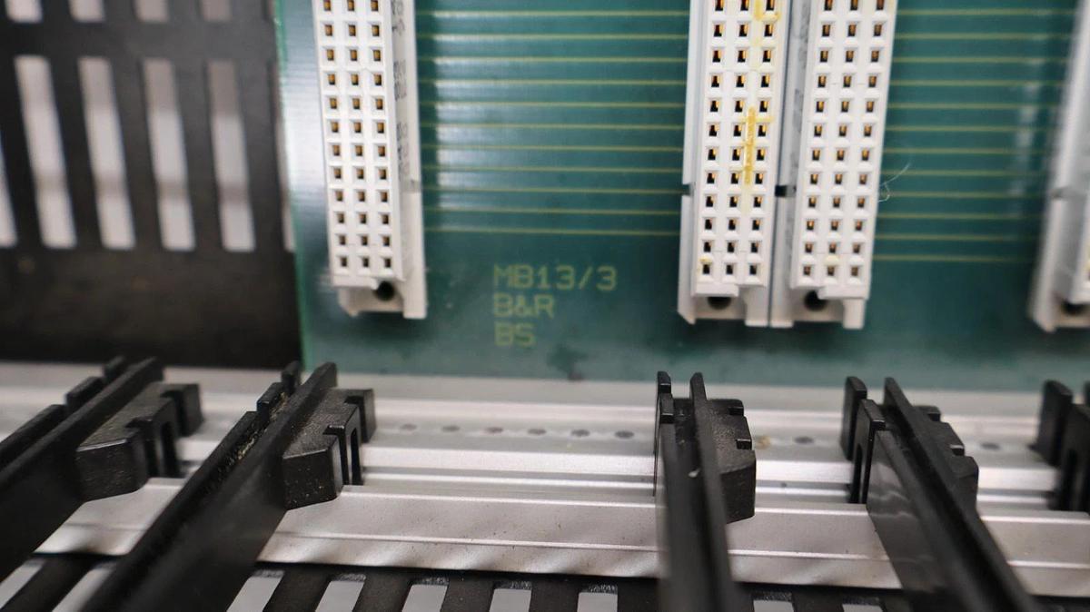 Used B & R B&R HCR166-0 , HCR1660 Rev: 3.00 19-Slot Multi Module PLC Rack Chassis