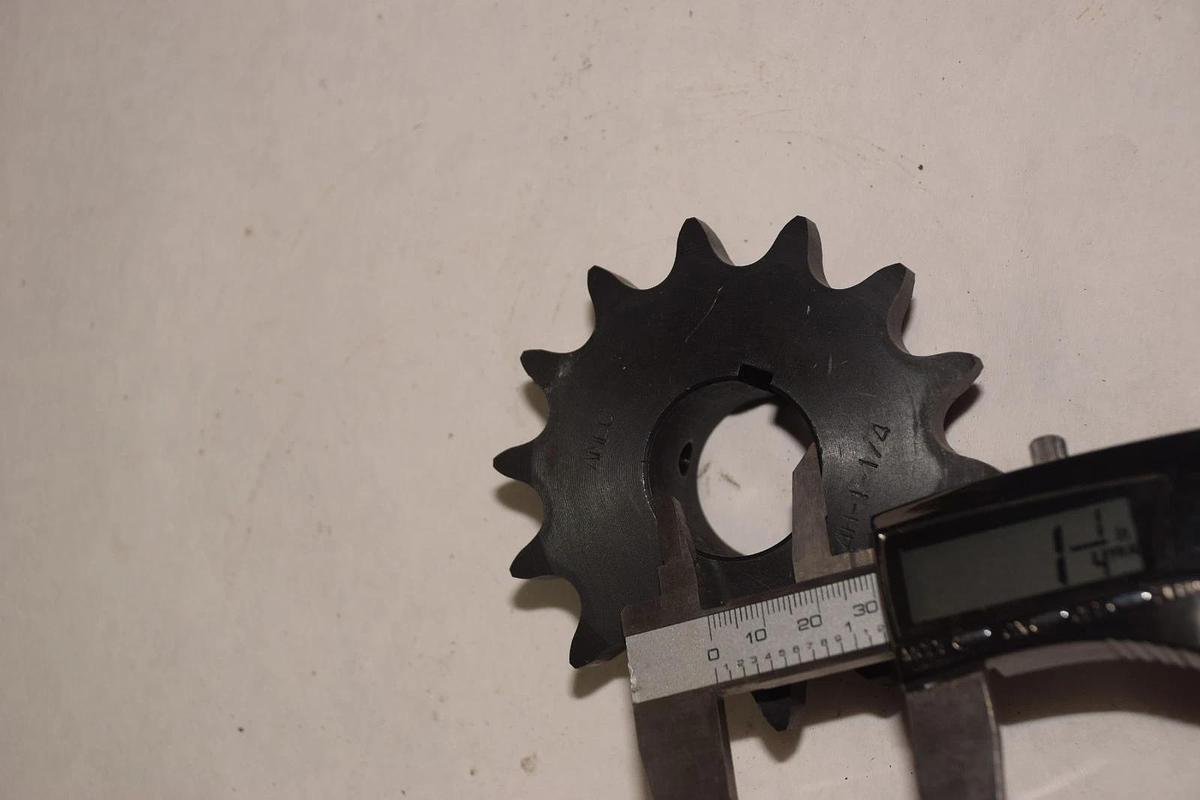 AMEC 60BS14H-1-1/4 1-1/4" BORE 14 TEETH SPROCKET NEW