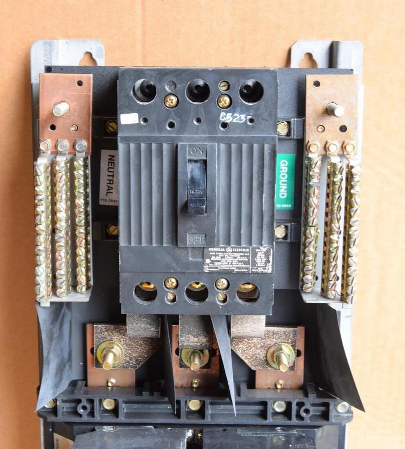 Used General Electric GE 225A  A-Series Panelboard Interior AQL3422ATX AXB4M9 3ph 4w