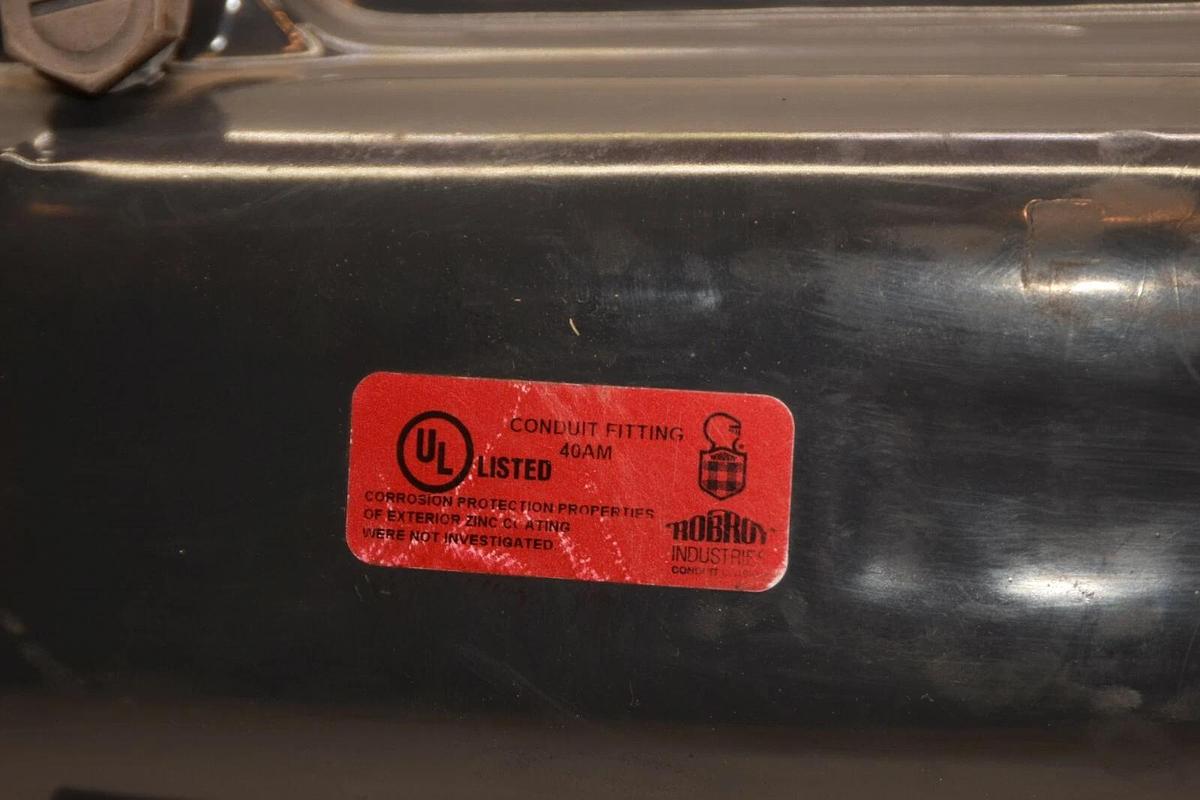 (NEW) ROBROY INDUSTRIES 40AM 1-1/2" Coated Conduit Body 90 Elbow Fitting