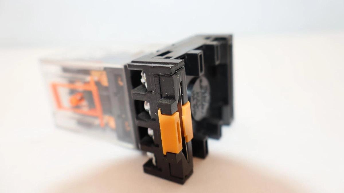 Used (Lot of 2) A.A. ELECTRIC AAE-D204-M 10A 24V Coil 8-Pin Relay With Base