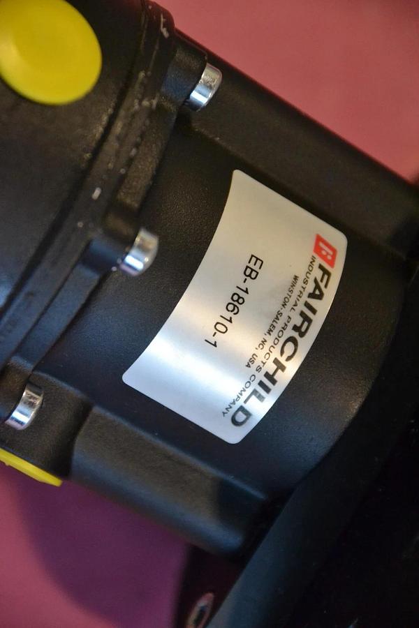 (New) FAIRCHILD 24XFS16980002 12-24 VDC 4-20MA / 1-5 VDC EB-18610-1 FACTORY