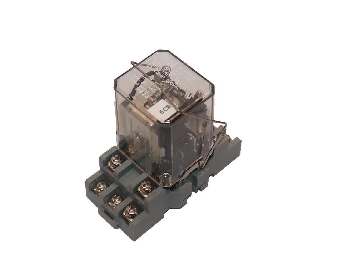 Used POTTER & BRUMFIELD KUMP-11A18-120 120V Relay With IDEC SR3B-05 Relay Socket Base