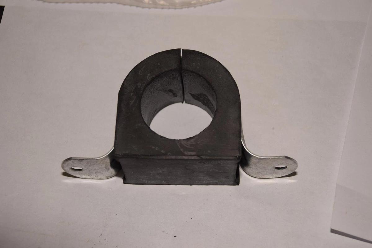 RIGID EIM-32-26 1-5/8" RUBBER VIBRATION DAMPING CLAMP NEW