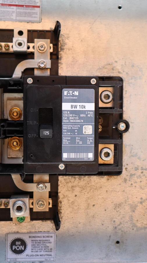 Used EATON Cutler Hammer BRP40N200G Panelboard Loadcenter 200A 120/240 1ph 3w 125A Mn