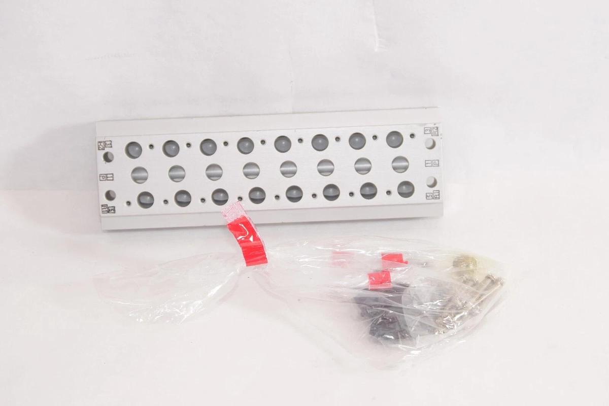 (NEW) SMC VV5QZ22-08C-00T Body Ported Manifold