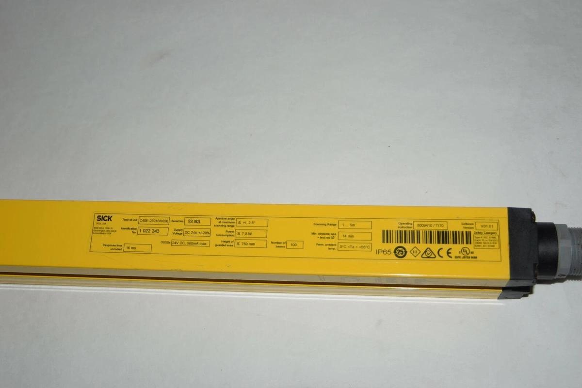 Used SICK C40E-0701BH030 C4000 1022243 17519824 V01.01 24V Safety Light Curtain