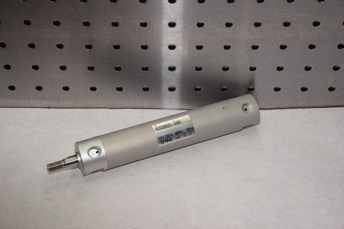 Used SMC NCDGBN25-0400 145psi 1.0MPa PNEUMATIC CYLINDER
