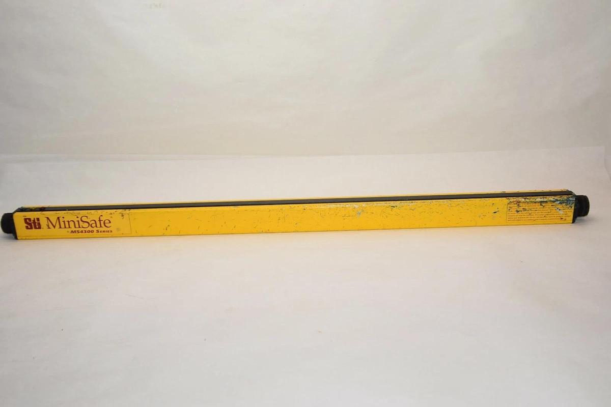 Used STI MS4324BX 42687-0240 Range 1-30' MiniSafe 24" Transmitter Light Curtain