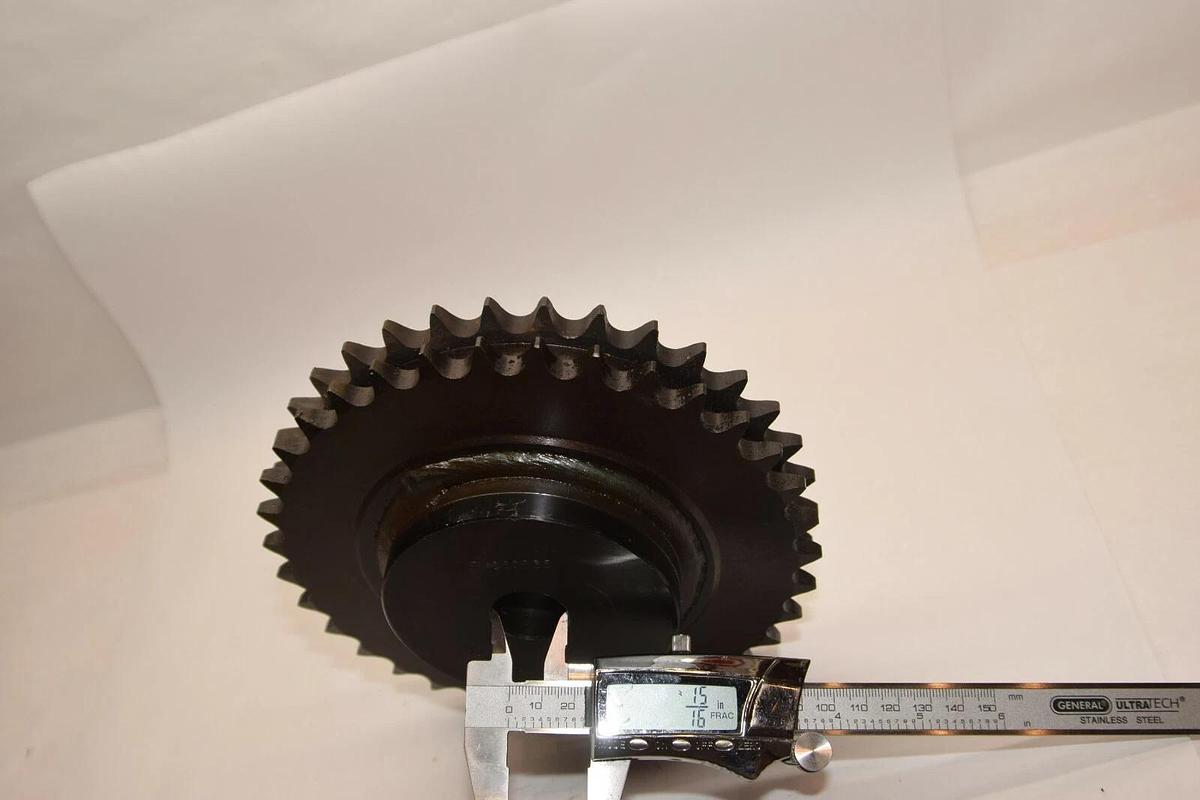 (NEW) TRI-CLOVER D50B35 35 Teeth 15/16" Bore Double Row Sprocket