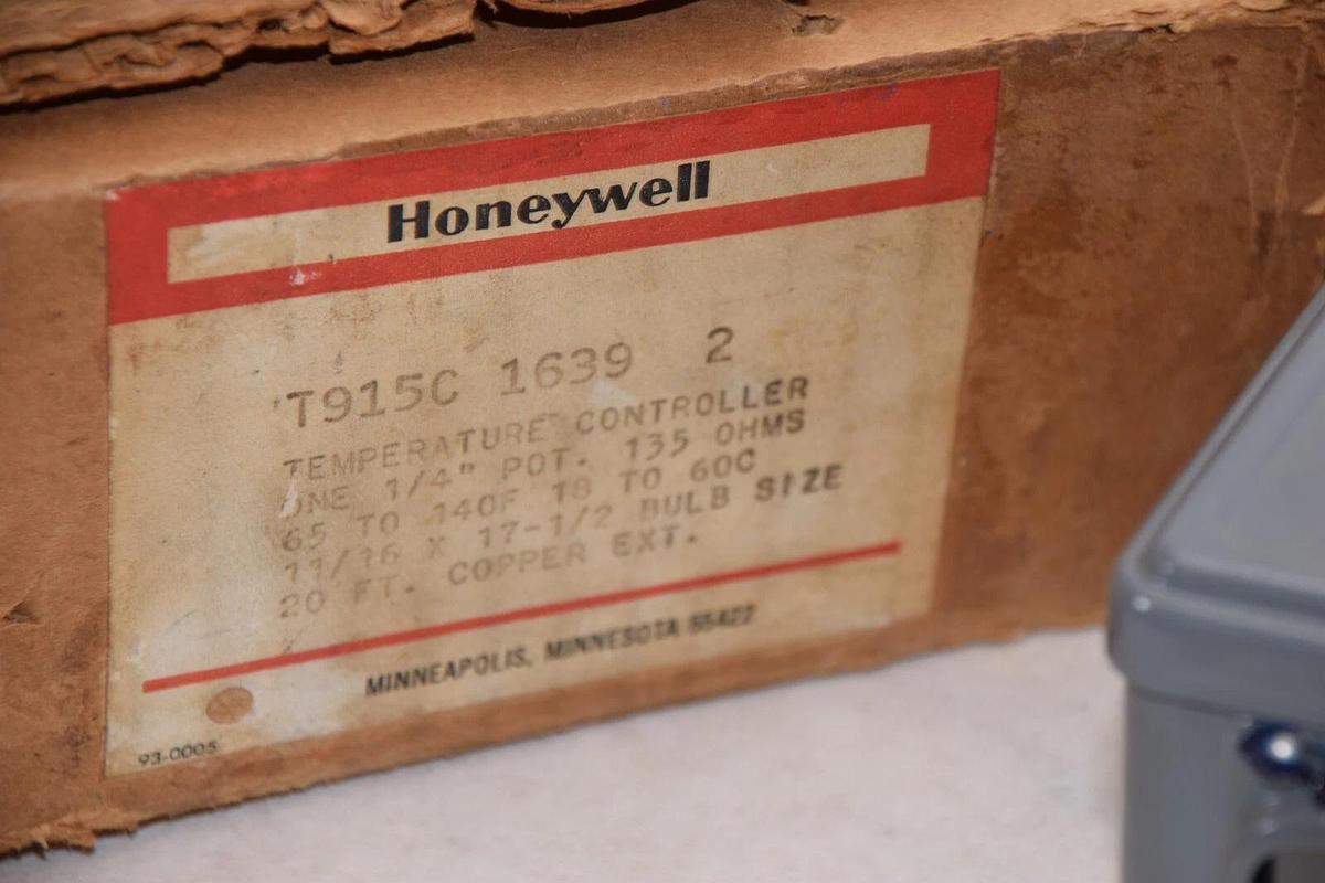 (NEW) HONEYWELL T915C 1639 2 , T915C16392 135Ω 1/4" Temperature Controller