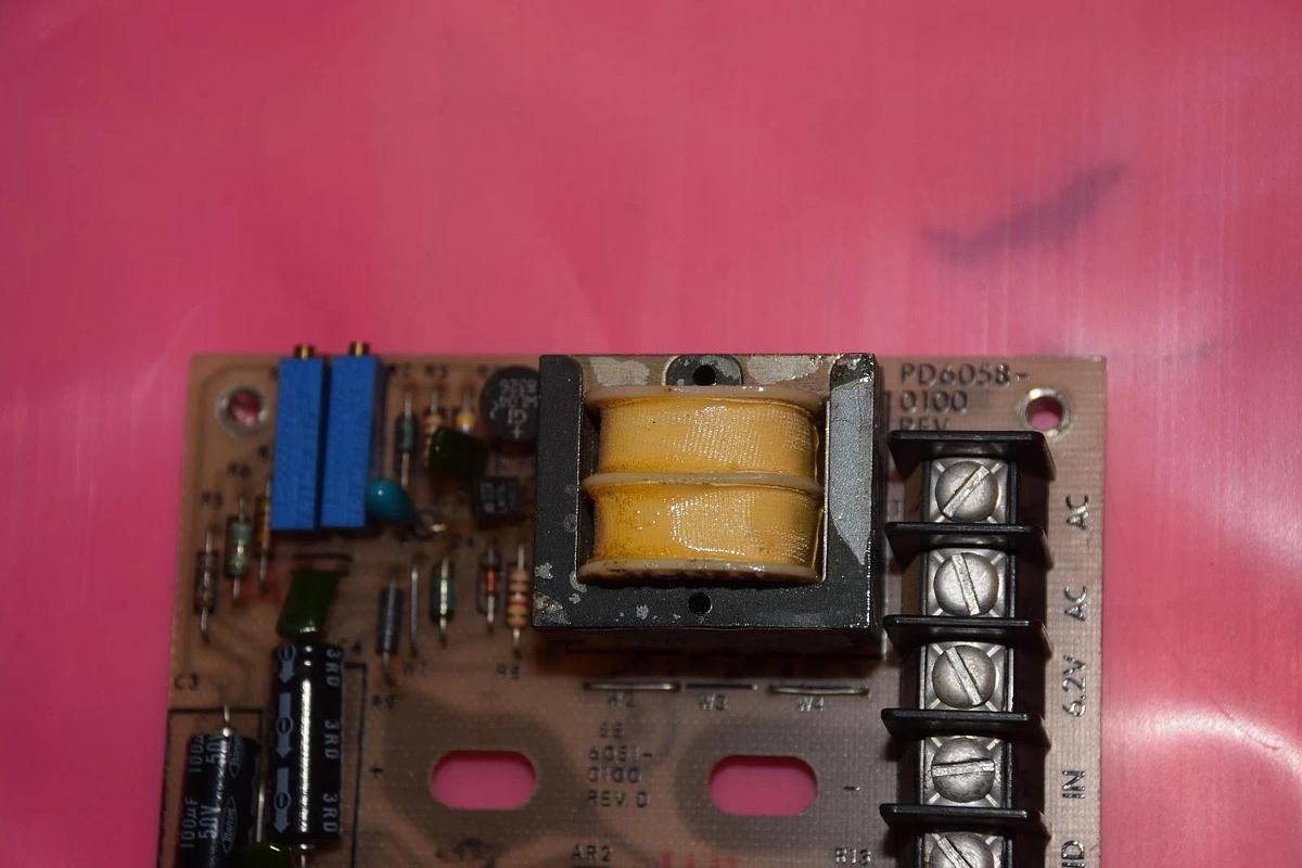 EXTRON 6051-0100 AW6051-0100 PC6051-0100 PD6058-0100 REV D TRANSMITTER NEW