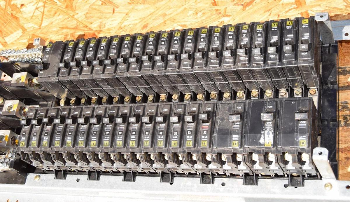 Used Square D 42 Circ 225A Main Lug Panelboard Interior NQOM442L225CNLB 20a 30a 3ph