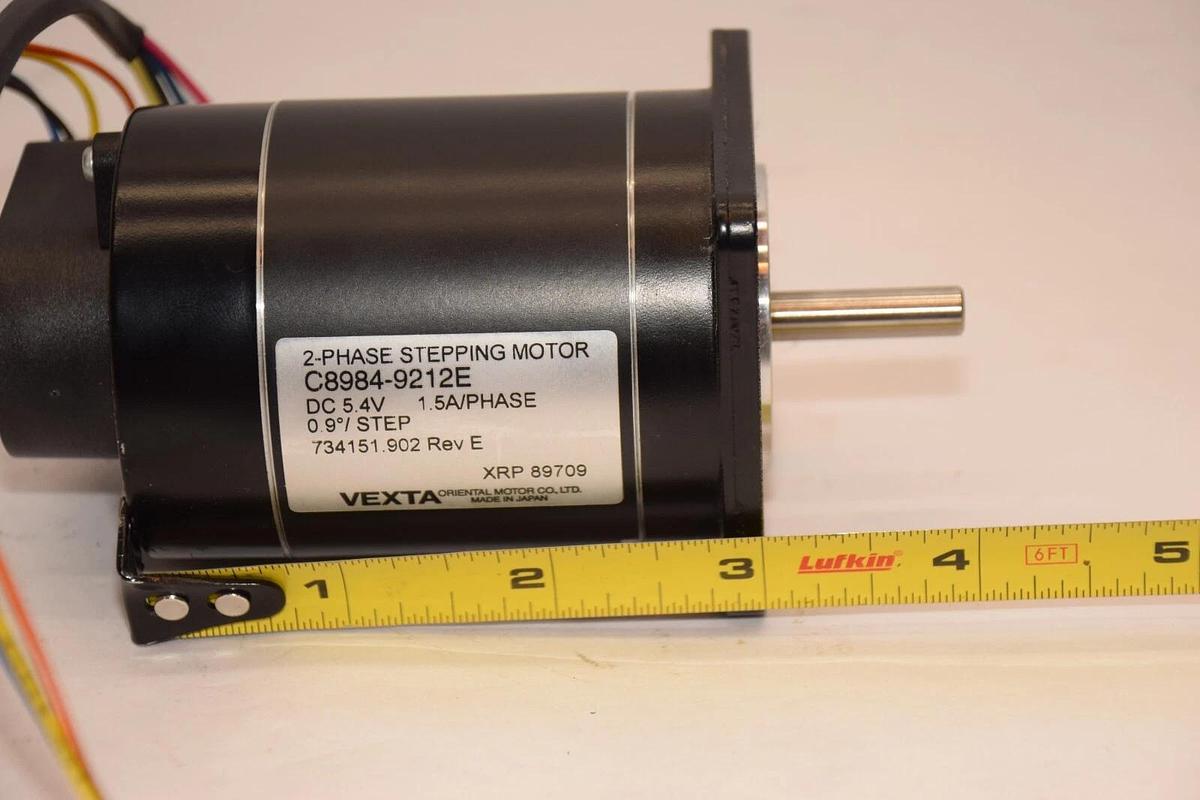 Used ORIENTAL MOTOR / VEXTA C8984-9212E 1/4" Shaft 2 Phase Stepping Motor