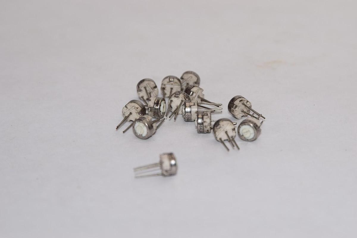 (NEW - Lot of 14) 8944JA 75H 1K Transistor