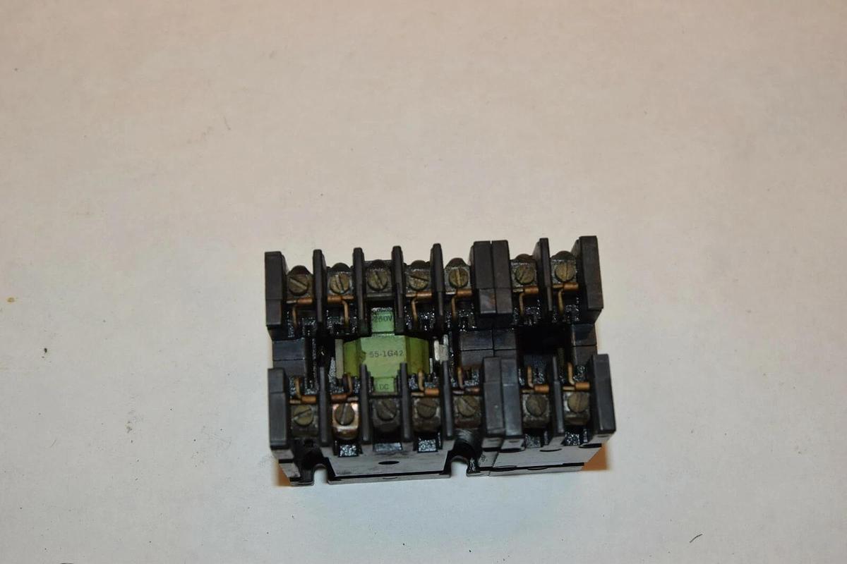 Used GE CR120A2612 10A 250VDC COIL CONTACTOR RELAY