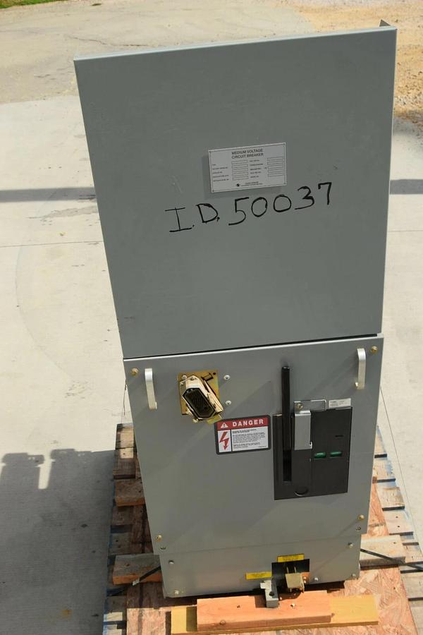 Used Square D 15 KV DST2V Medium Voltage Circuit Breaker V5FM7233000A 2000 Amp 2000A