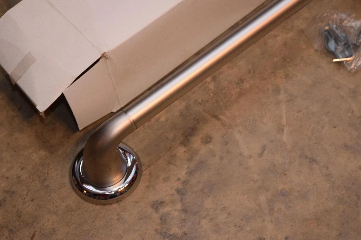 DELTA 73030NC CHROME & NICKEL FINISH 30" TOWEL BAR NEW Bathroom