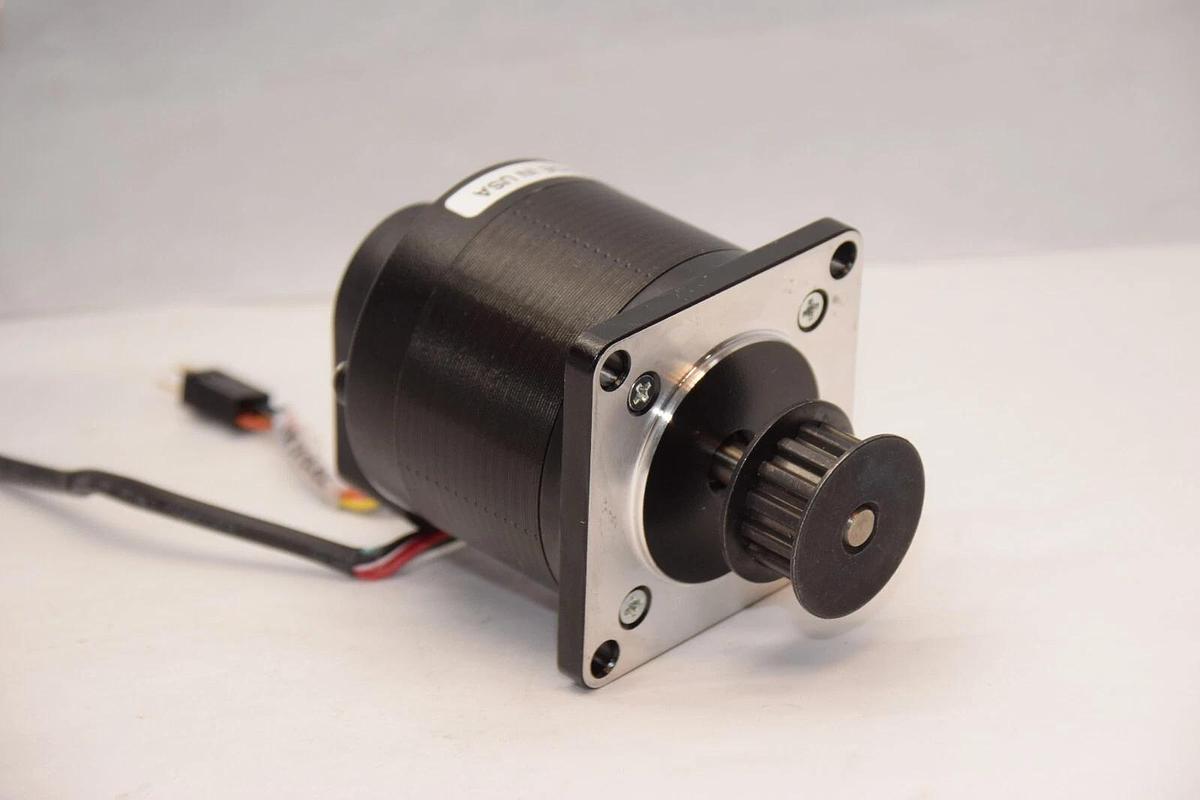 Used SIEMENS 734344.902 Rev F Stepper Motor With E5-200-250-NE-S-E-G-B