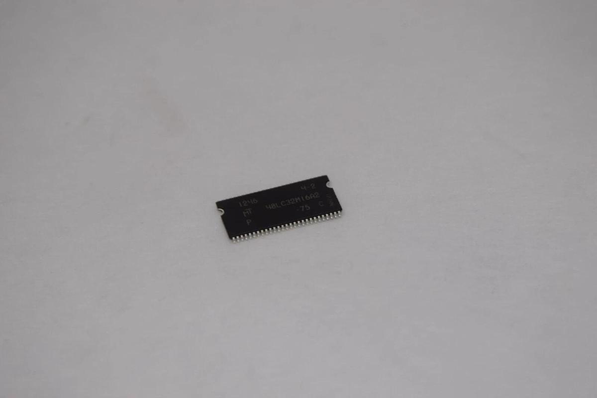 (NEW - Lot of 44) 48LC32M16A2 , K4S641632K-UC75 SDRAM MT48LC4M16ATG IC Chip