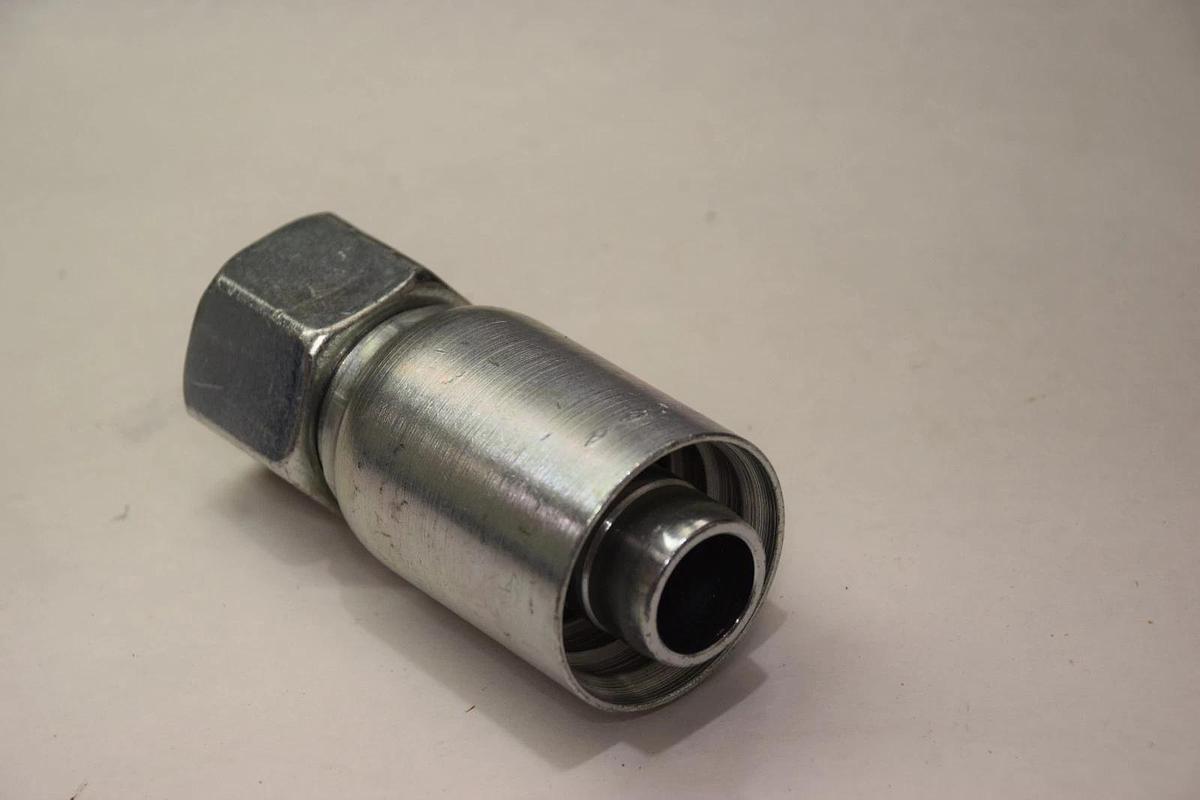 (New) Parker  Fitting P77-16 1" Hose X 1" Female  77-16 OF7S11 CF7S11