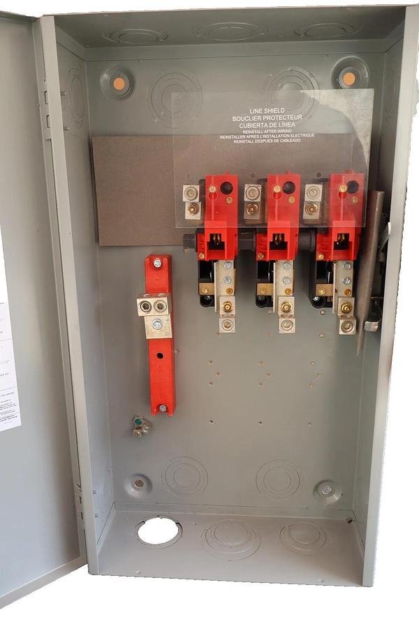 Used Eaton 200A Heavy Duty Safety Switch Disconnect D324N 3-Pole 4-Wire 200Amp