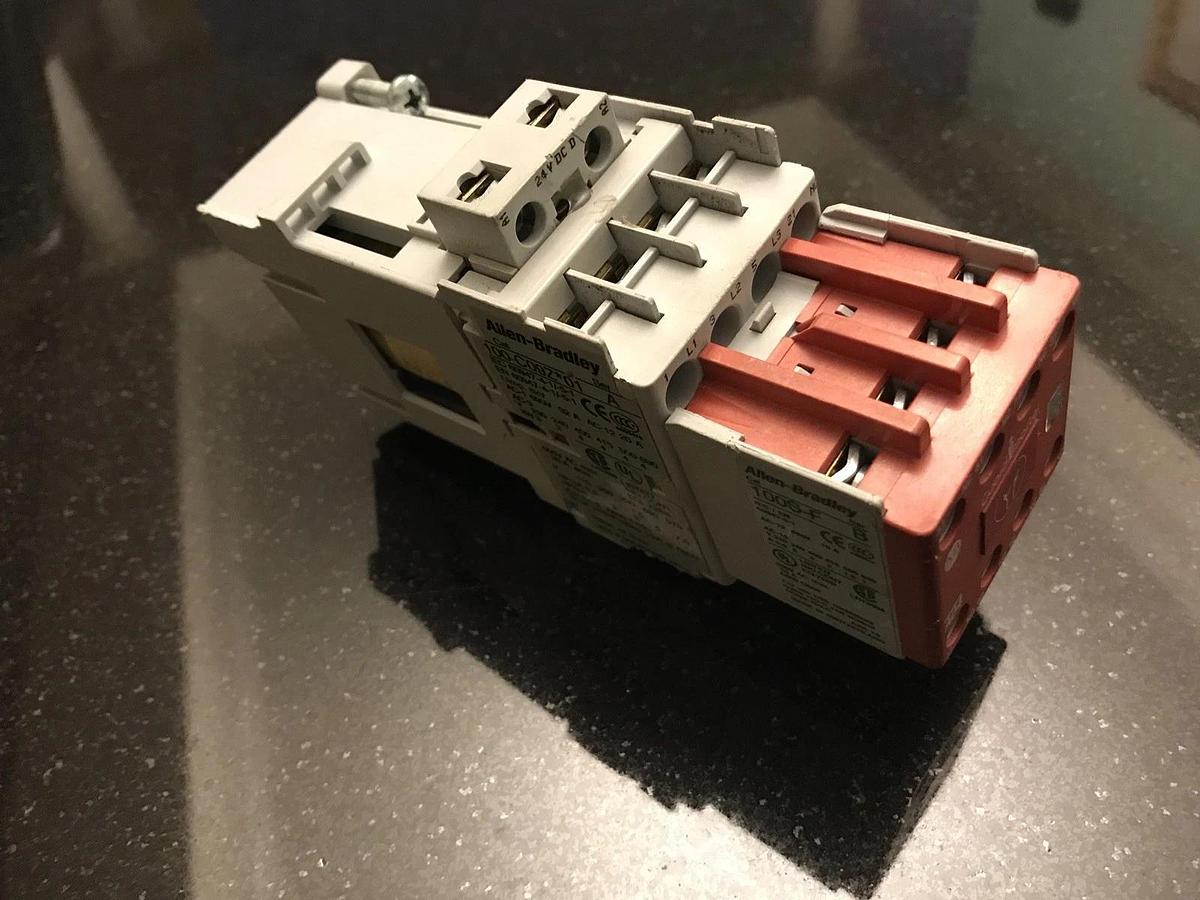 Used ALLEN BRADLEY 100S-C09DJ05C Contactor  100c09z as-is